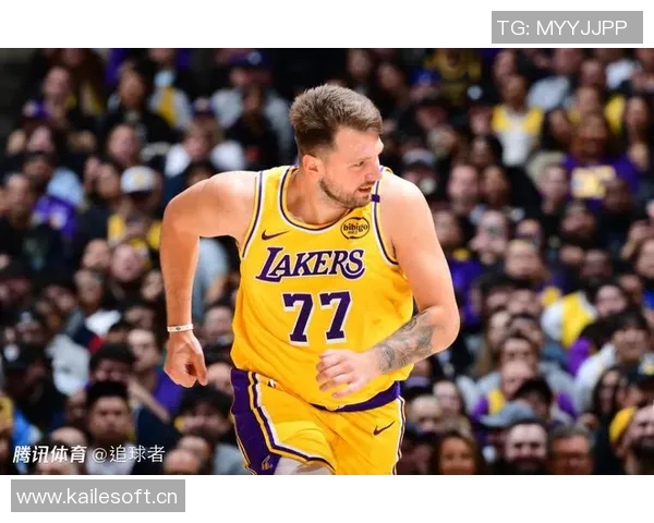 东契奇盛赞詹姆斯融入球队能力强调他多才多艺无人能挡